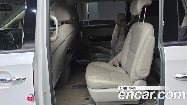 Kia Canival 2019 — photo 17