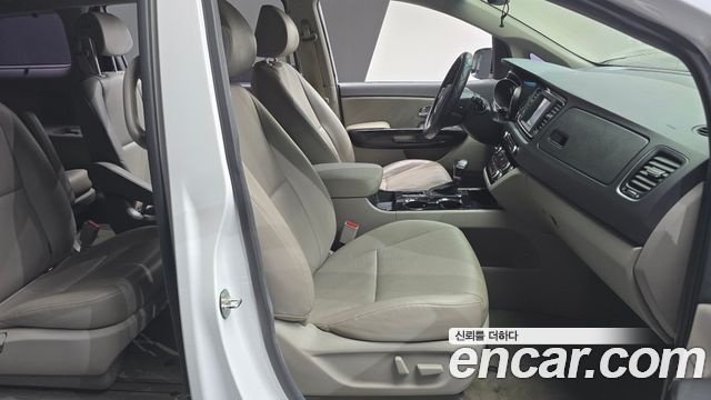 Kia Canival 2019 — photo 16