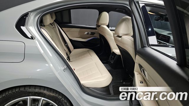 BMW 3-Series 2021 — photo 11