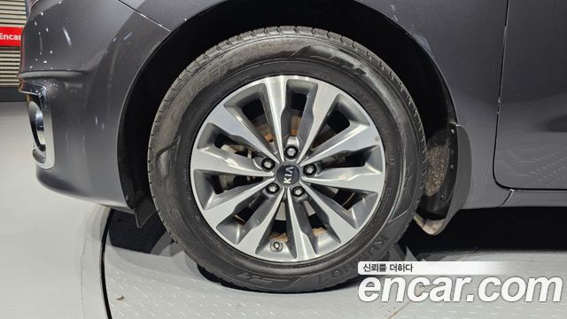 Kia Canival 2015 — photo 5