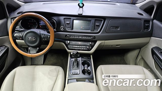 Kia Canival 2015 — photo 10