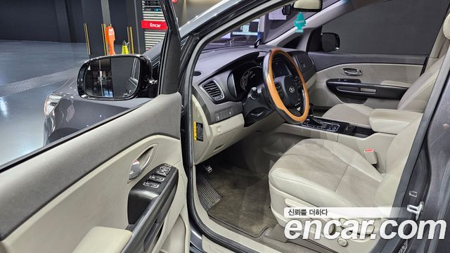 Kia Canival 2015 — photo 13