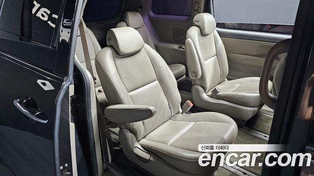 Kia Canival 2015 — photo 17