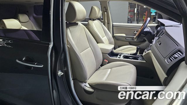 Kia Canival 2015 — photo 19