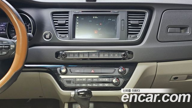 Kia Canival 2015 — photo 21