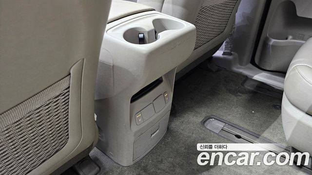 Kia Canival 2015 — photo 24