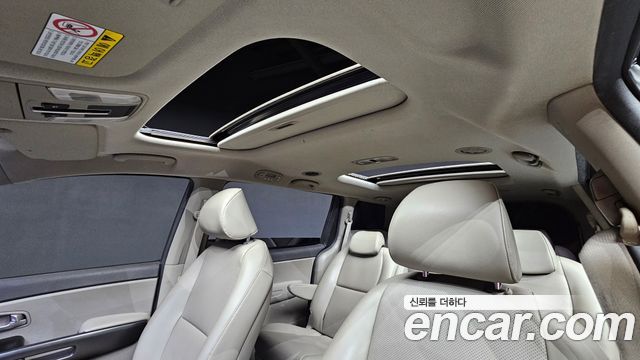 Kia Canival 2015 — photo 25