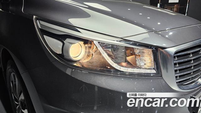 Kia Canival 2015 — photo 8