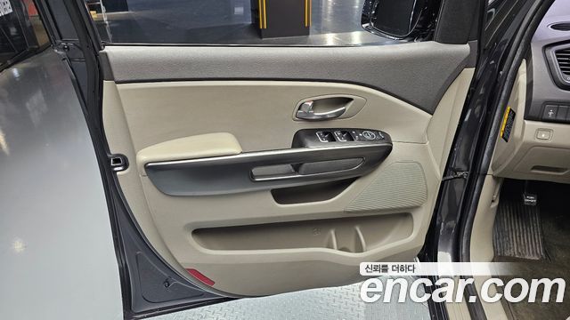 Kia Canival 2015 — photo 14