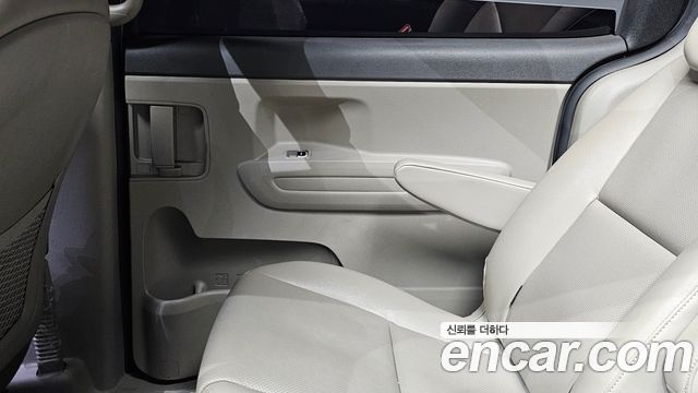 Kia Canival 2015 — photo 15