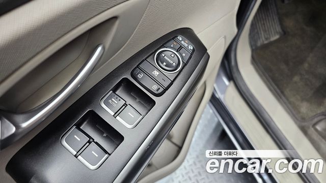 Kia Canival 2015 — photo 32