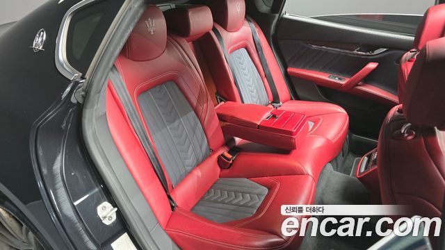 Maserati Quattroporte 2019 — photo 18