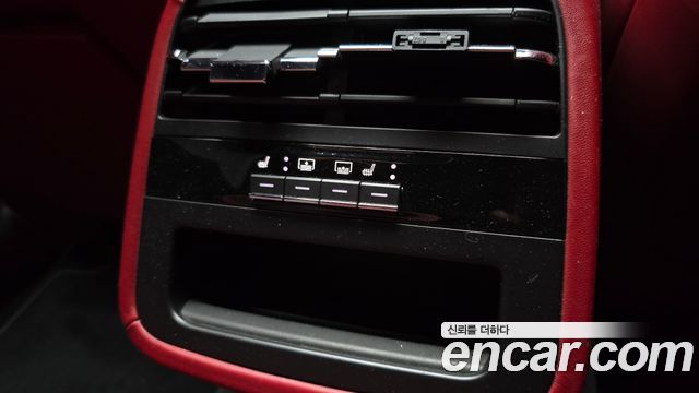 Maserati Quattroporte 2019 — photo 24