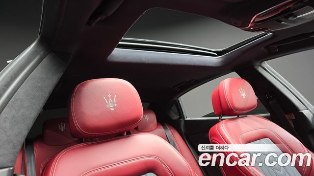 Maserati Quattroporte 2019 — photo 25
