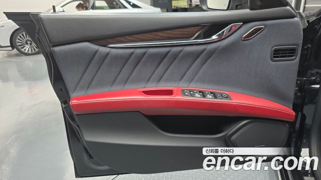 Maserati Quattroporte 2019 — photo 14