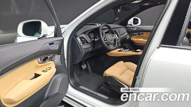 Volvo XC90 2023 — photo 13
