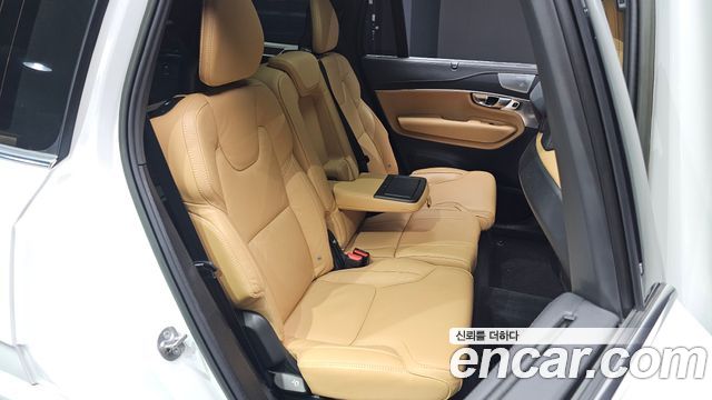 Volvo XC90 2023 — photo 17