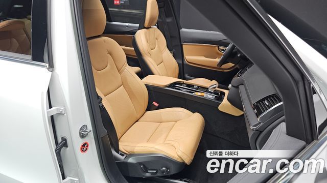 Volvo XC90 2023 — photo 18