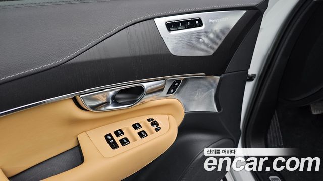 Volvo XC90 2023 — photo 25