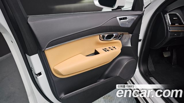 Volvo XC90 2023 — photo 14