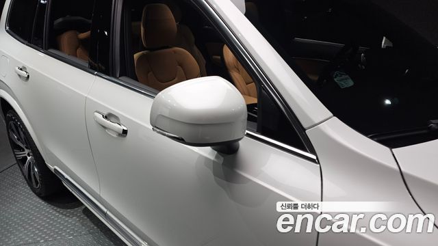 Volvo XC90 2023 — photo 31