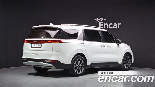 Kia Canival 2023 — photo 2