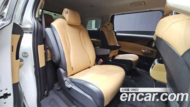 Kia Canival 2023 — photo 18