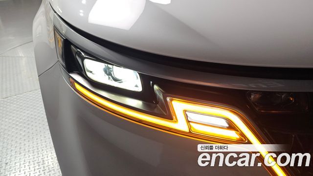 Kia Canival 2023 — photo 8