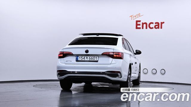 Volkswagen Jetta 2023 — photo 4