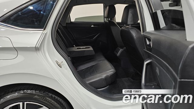 Volkswagen Jetta 2023 — photo 17