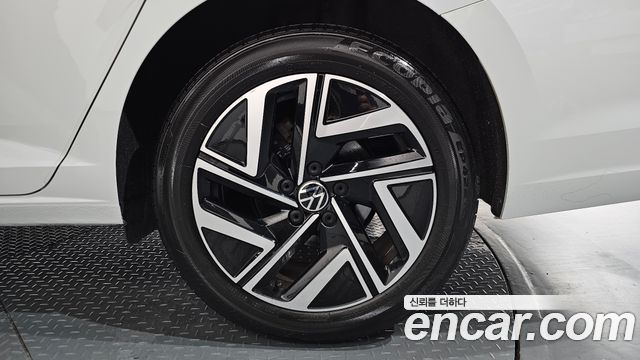 Volkswagen Jetta 2023 — photo 7