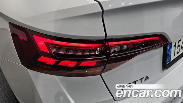 Volkswagen Jetta 2023 — photo 9