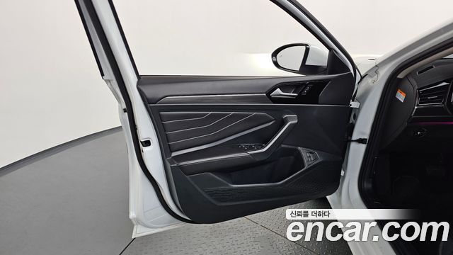 Volkswagen Jetta 2023 — photo 14