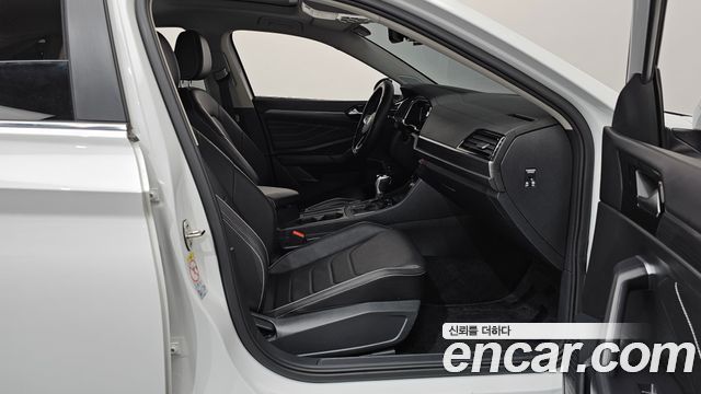 Volkswagen Jetta 2023 — photo 16