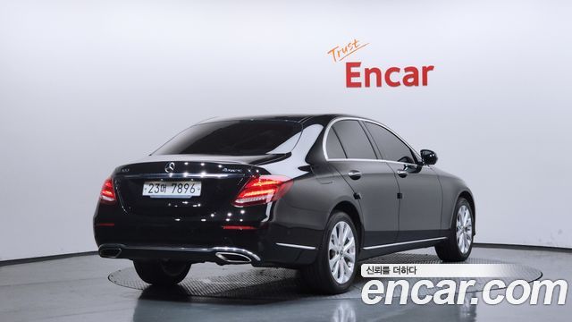 Mercedes-Benz E-Class 2019 — photo 2