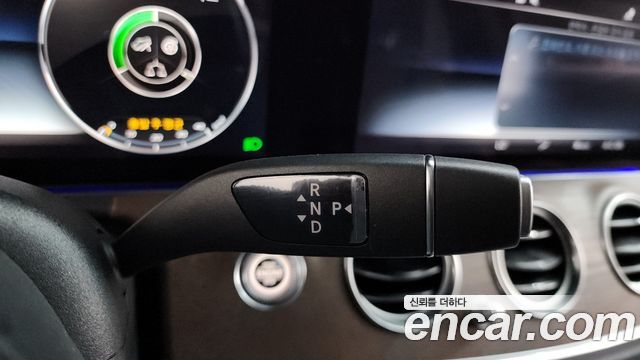 Mercedes-Benz E-Class 2019 — photo 9