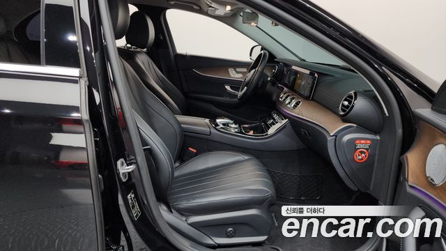 Mercedes-Benz E-Class 2019 — photo 11
