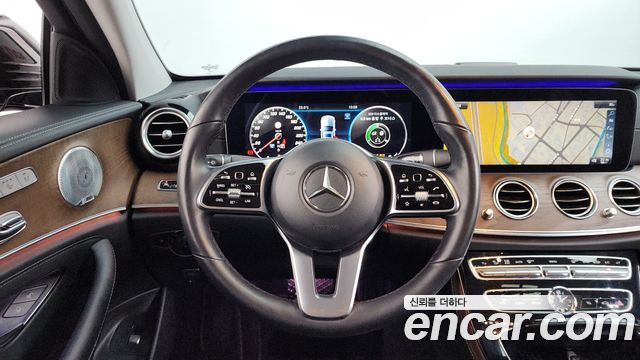 Mercedes-Benz E-Class 2019 — photo 14