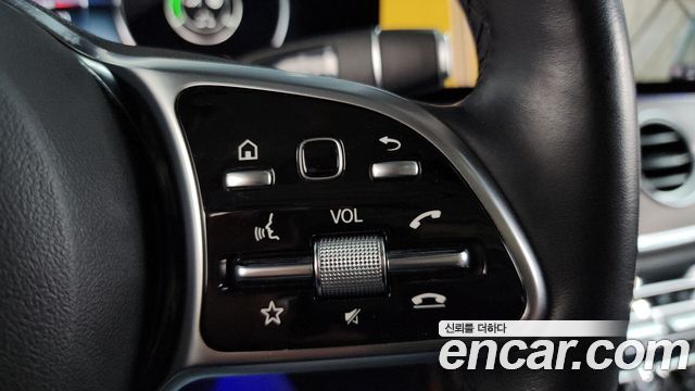 Mercedes-Benz E-Class 2019 — photo 17