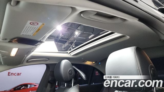 Mercedes-Benz E-Class 2019 — photo 19