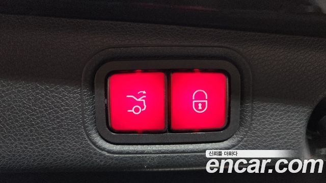 Mercedes-Benz E-Class 2019 — photo 20