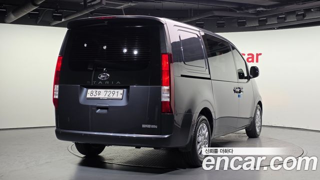 Hyundai Staria 2022 — photo 2
