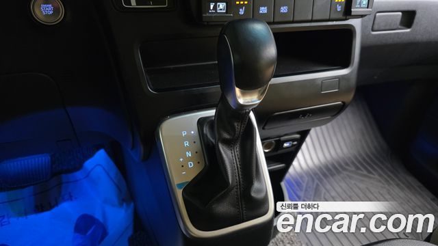 Hyundai Staria 2022 — photo 9