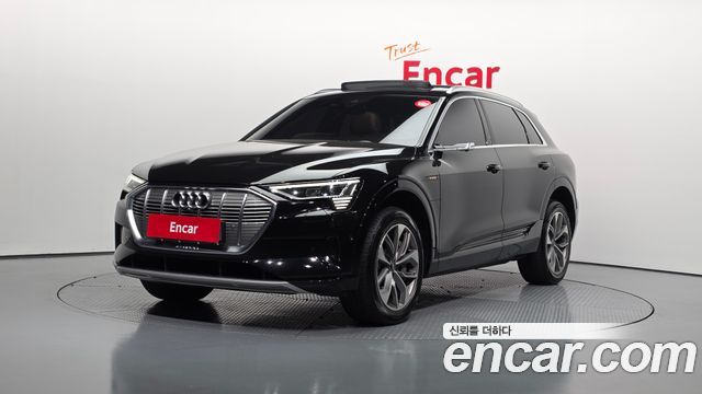Audi e-tron 2020 — photo 1