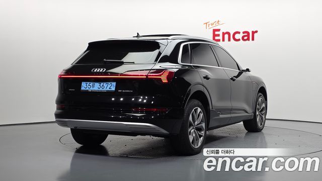Audi e-tron 2020 — photo 2