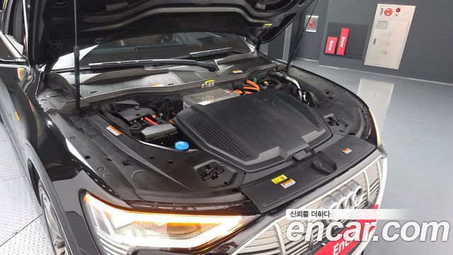 Audi e-tron 2020 — photo 6