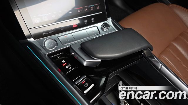 Audi e-tron 2020 — photo 12