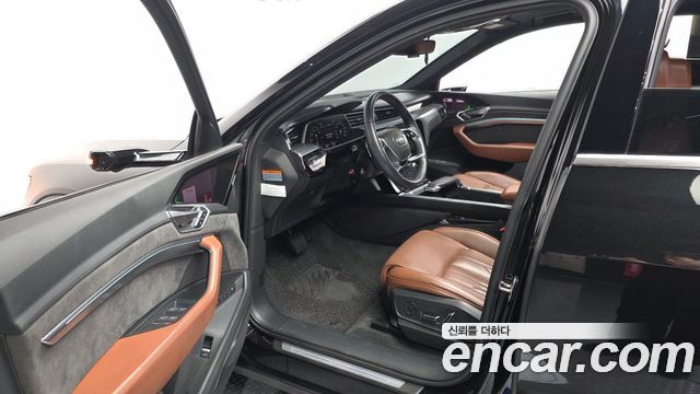 Audi e-tron 2020 — photo 13