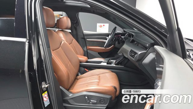 Audi e-tron 2020 — photo 17
