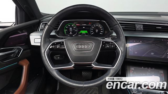 Audi e-tron 2020 — photo 19